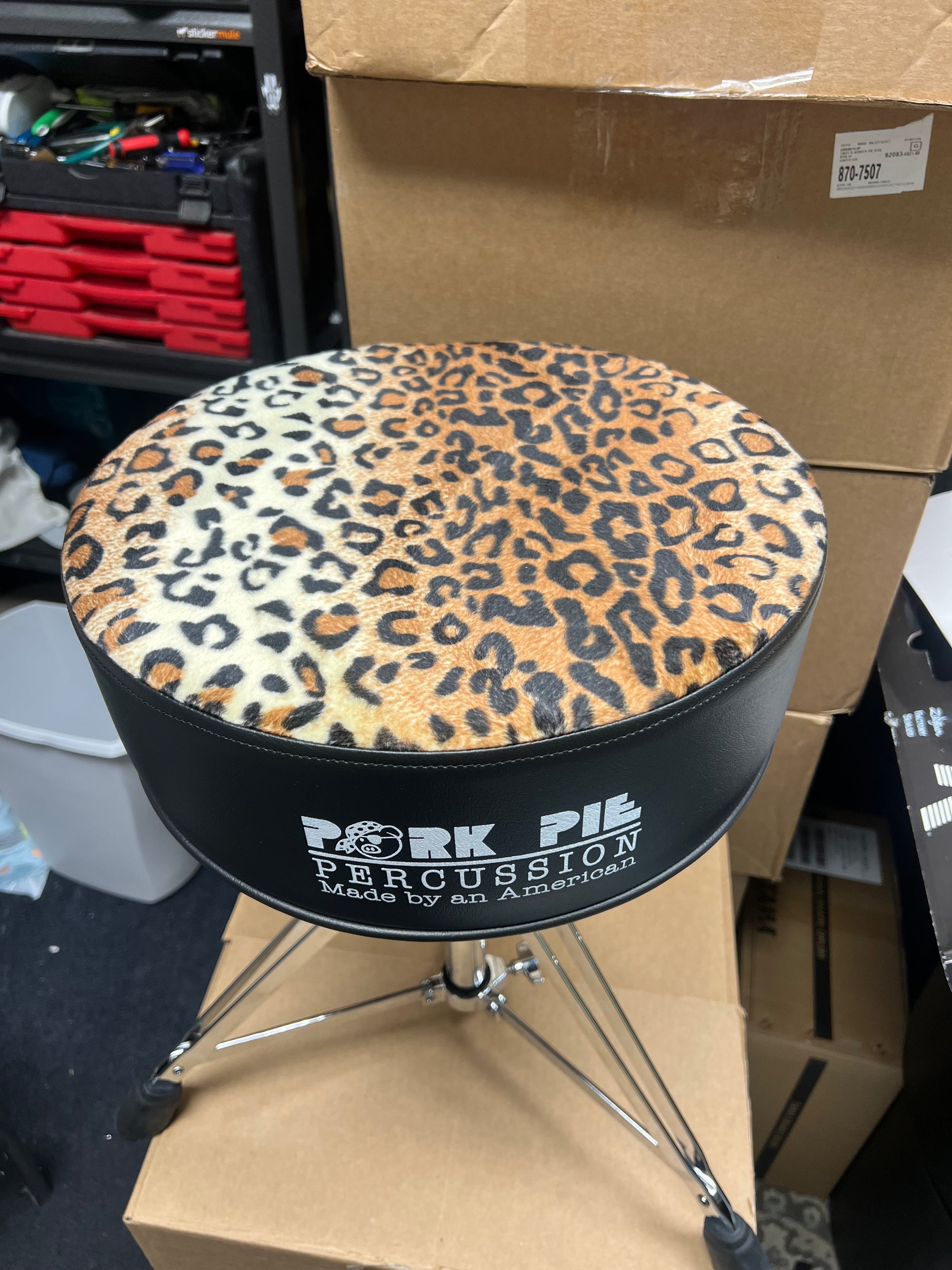 Pork Pie Flat Black With Leopard Print Throne
