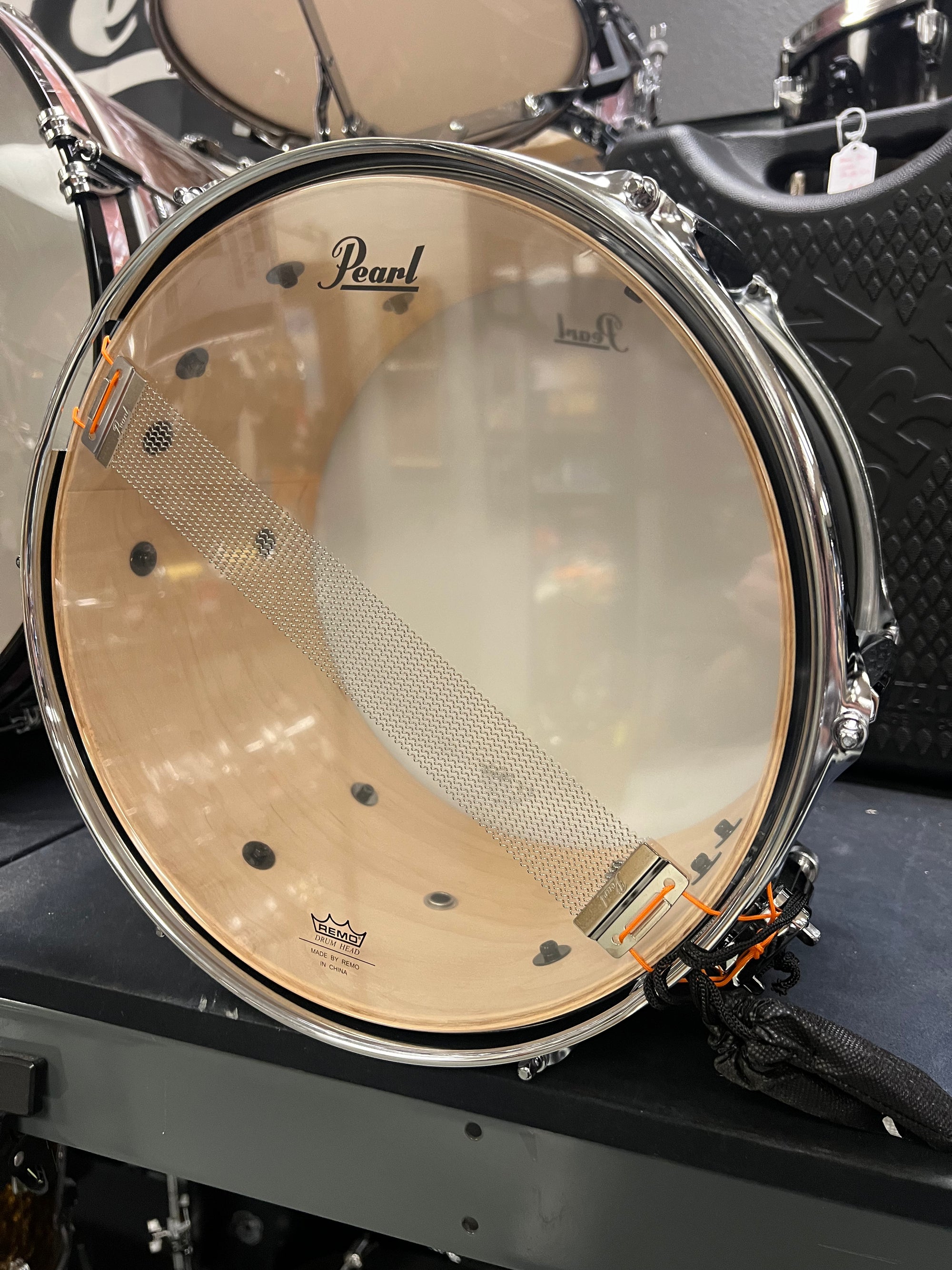 Pearl Modern Utility 12x7 Satin Black Snare Drum Flip