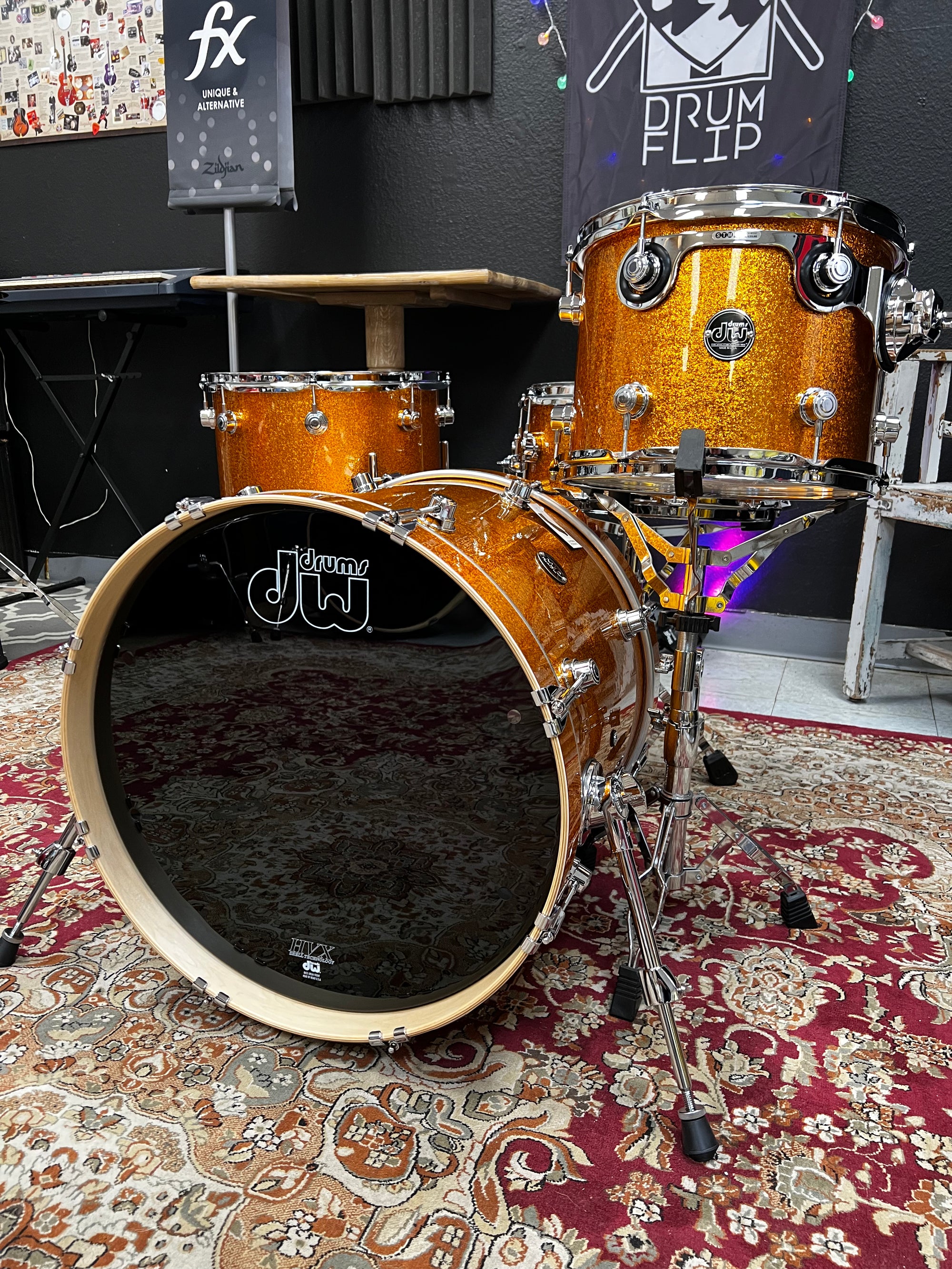 DW Performance 4-teiliges Gold Sparkle DrumDW Performance 4-teiliges Gold Sparkle Drum  